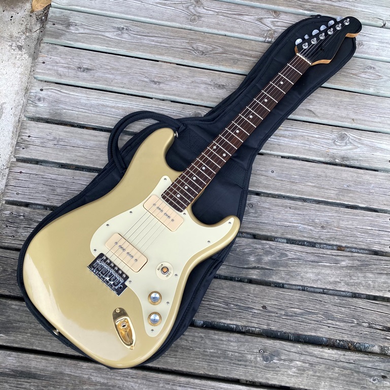 ストラトキャスタータイプ P-90 2発 ストラトキャスタータイプ P-90 2