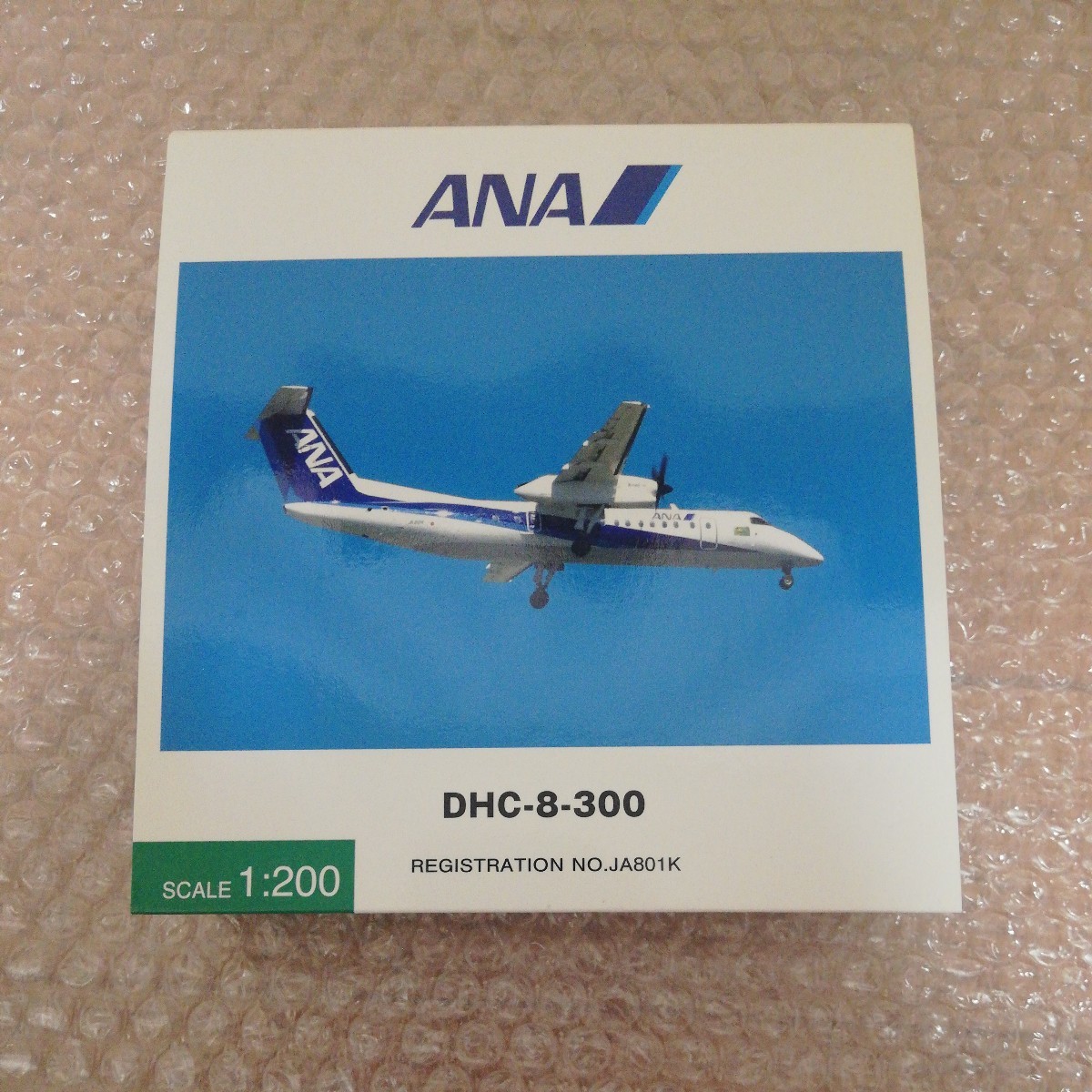 ANA DHC-8-400 1:200 飛行機 旅客機 模型 航空機 Amazon.co.jp: 全日空