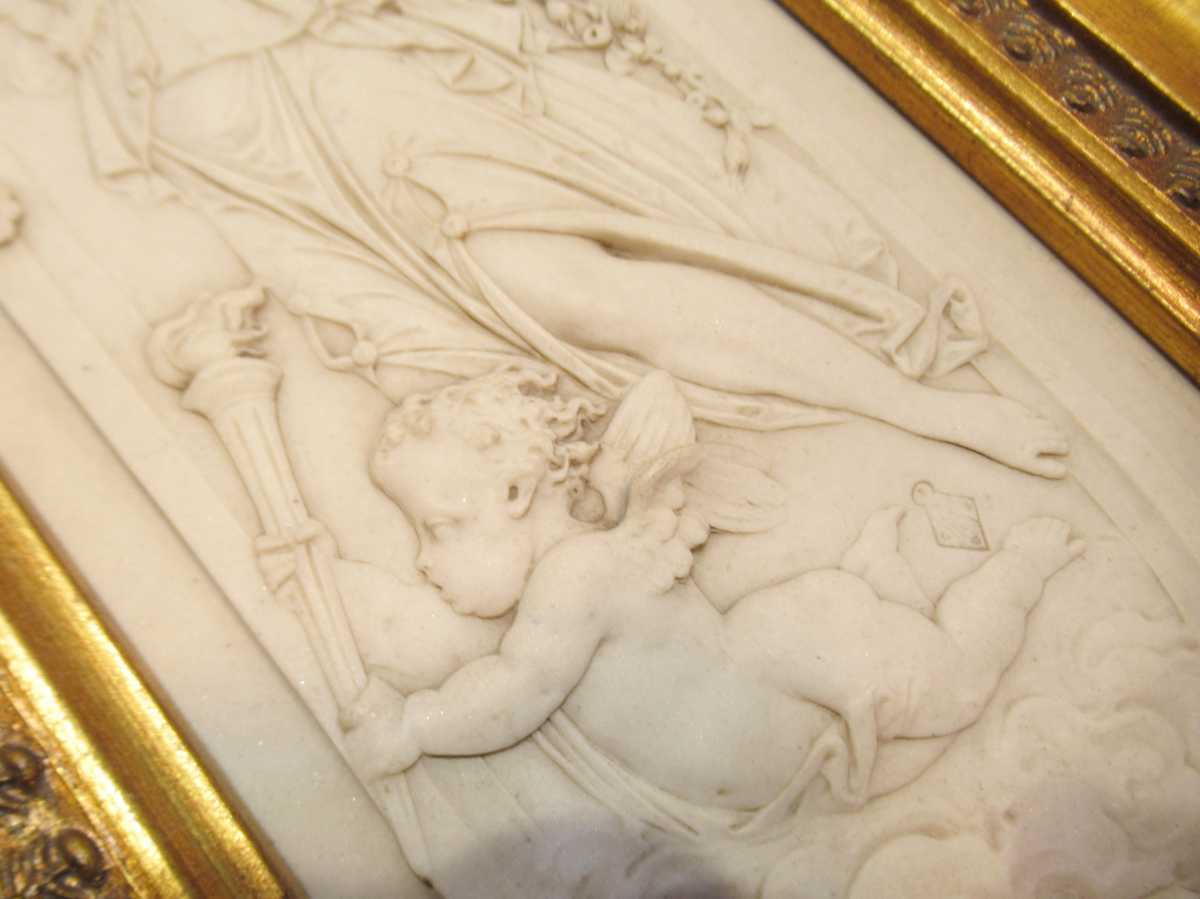アラバスタの壁掛け ヴィーナスと天使 19世紀 刻印あり 裏にもマーク