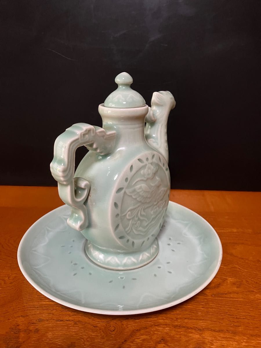 未使用】中国陶器 青磁 鳳凰陽刻 酒器セット 水注 盃 盆 7点セット 箱