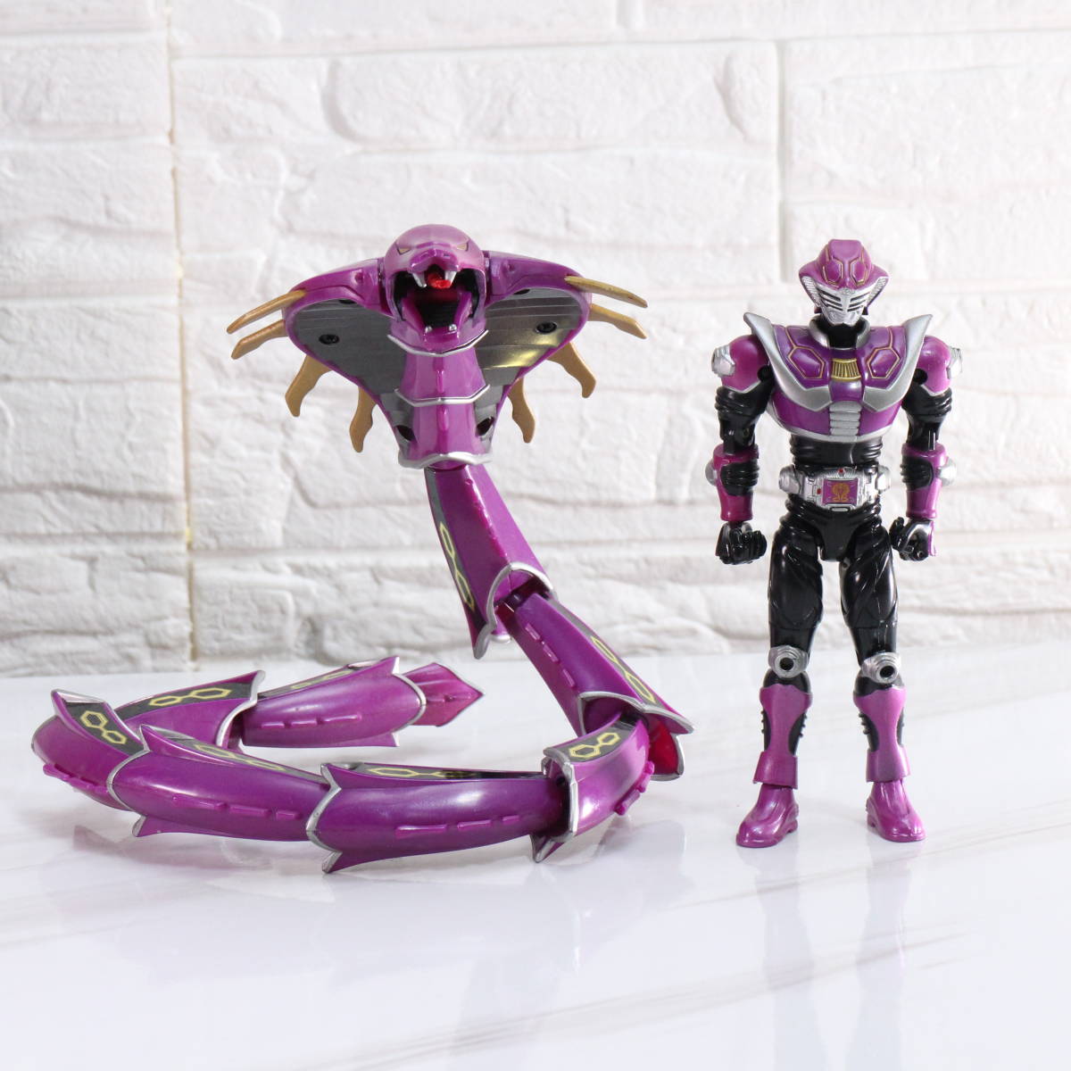 RM4 仮面ライダー王蛇 from 仮面ライダー龍騎 ☆仮面ライダー王蛇 R&M4