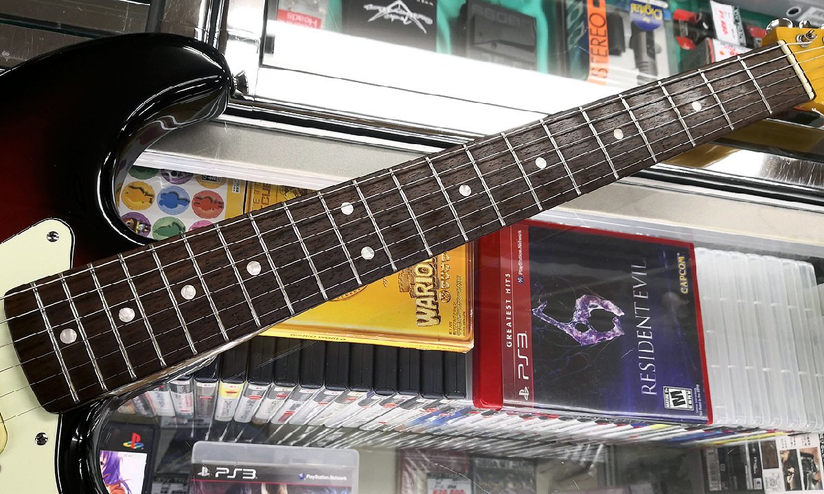 Yahoo!オークション - 美品 Laid Back エレキギター ST400 3TS フェン