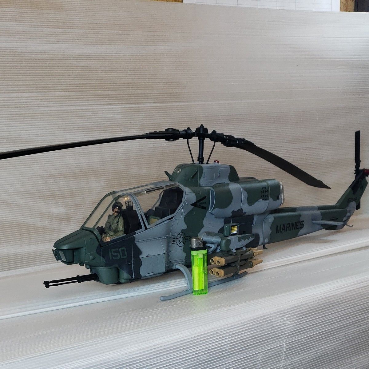 希少】AH-1W 1:18 SUPER COBRA センチュリートイズ 希少】AH-1W 1:18
