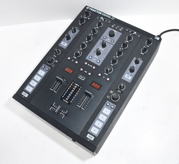 TRAKTOR KONTROL Z2 美品希少な美品です。serato対応！後期型！TRAKTOR