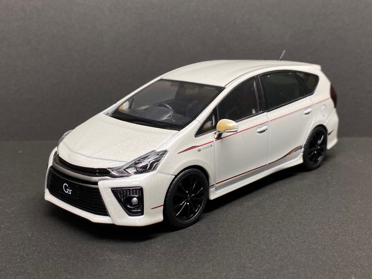 1/30 トヨタ カラーサンプル プリウス α G's ホワイトパール ミニカー