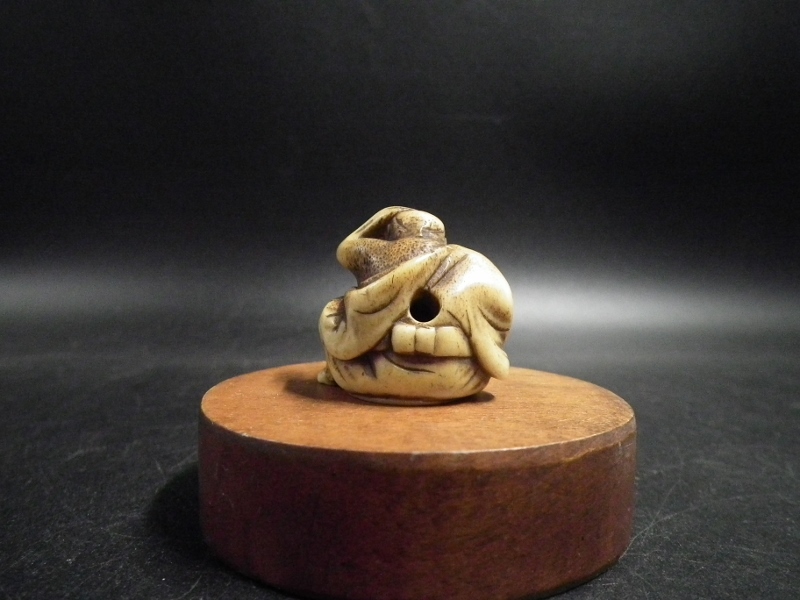 Yahoo!オークション - 江戸時代 鹿角彫 根付 布袋様 煙突型 酒飲み 鉄