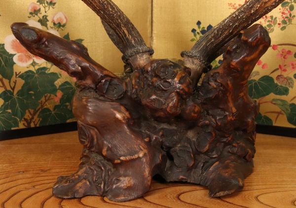 Yahoo!オークション - BE198 刀掛け 鹿角 刀掛台 天然瘤木台座 幅約45