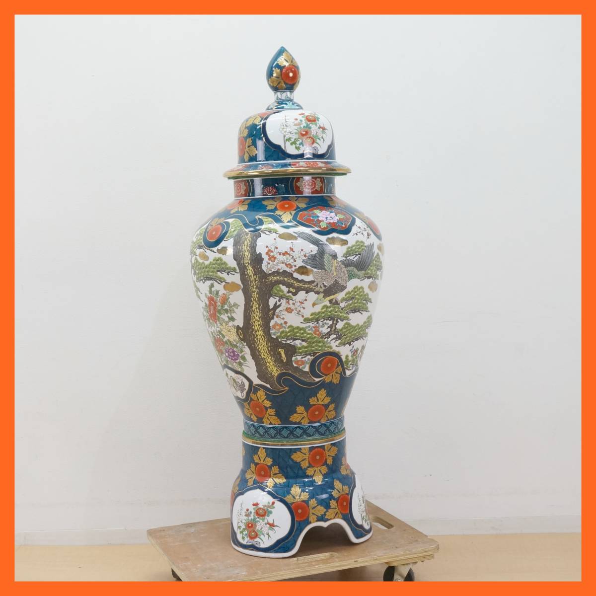 有田焼 金龍堂 博山作 特大沈香壺 落款付 花鳥図 獅子 雉 唐草紋飾り壺