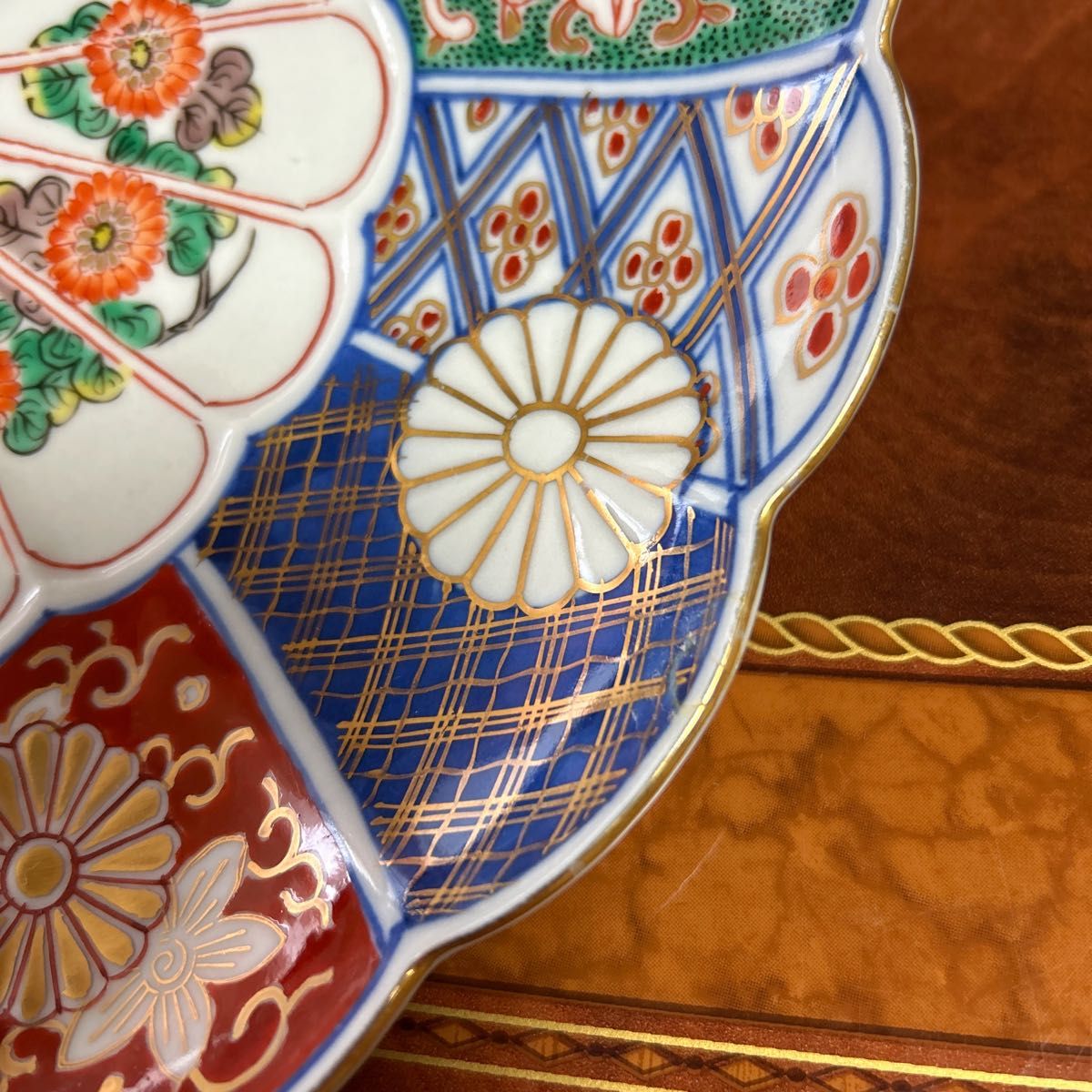 大聖寺伊万里 古伊万里 奇玉宝鼎之珍 大皿 菊割 金彩 色絵 輪花皿 金襴