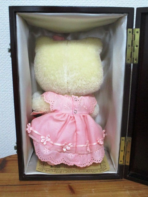 □ ハローキティ Hello Kitty キティちゃん 限定500体 ミレニ