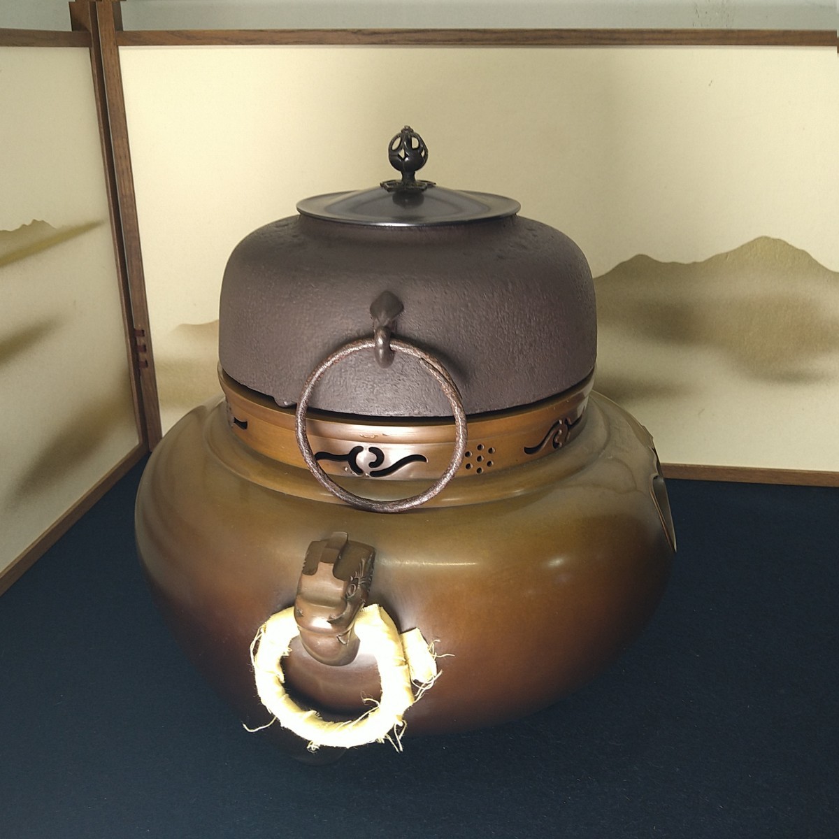 a855 釜師畠春斎唐銅 朝鮮風炉 風炉釜 鬼面風炉 透かし釜鐶付