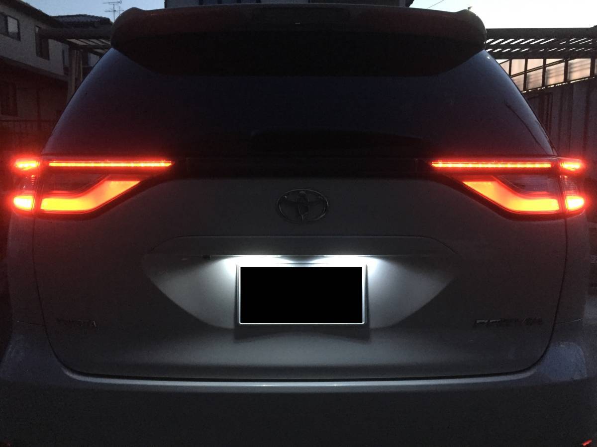 エスティマハイブリッドAHR20テールランプセット かなり薄いブルー