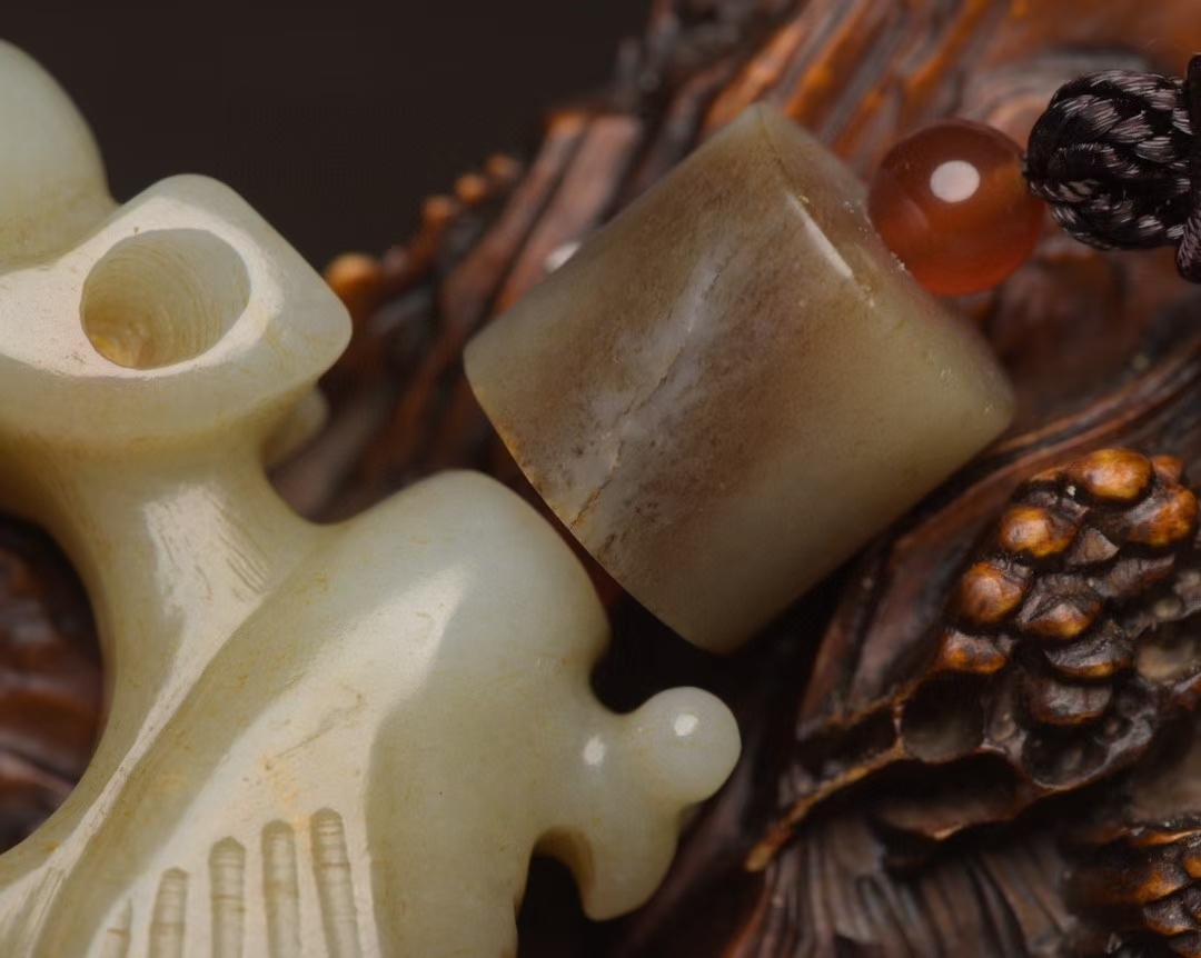 閑】古代漢 和田玉(ホータン)彫り 玉鳥形根付 緒締玉 提げ物 装飾品