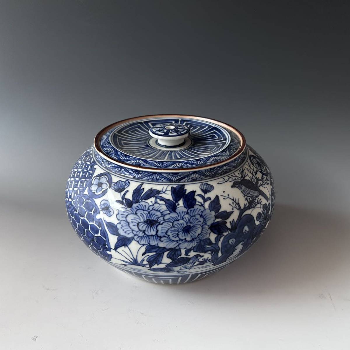 高野昭阿弥 染付祥瑞山水宝尽水指、大徳寺茶杓、 織部蓋置、唐物写