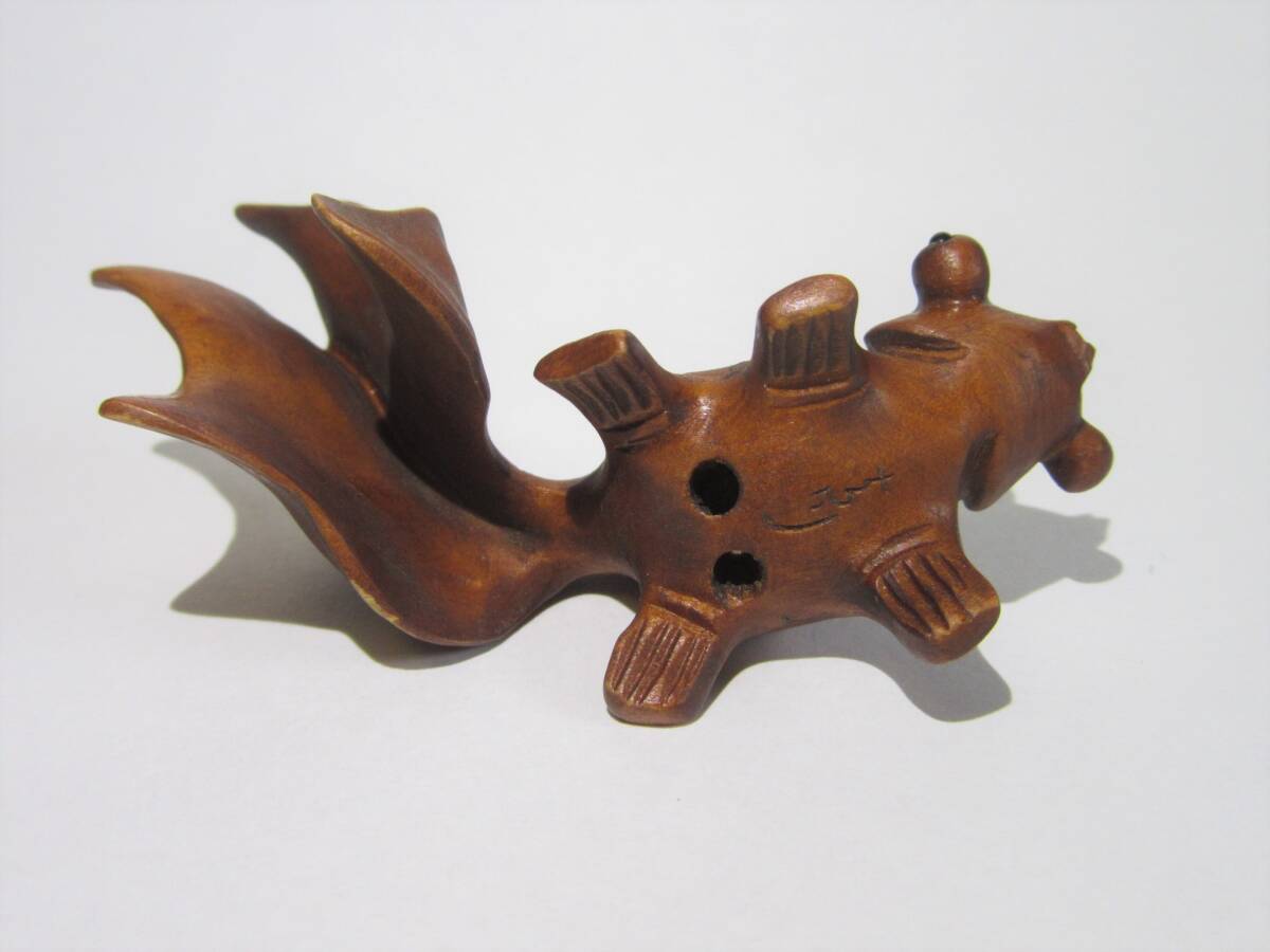 根付木材金魚在銘