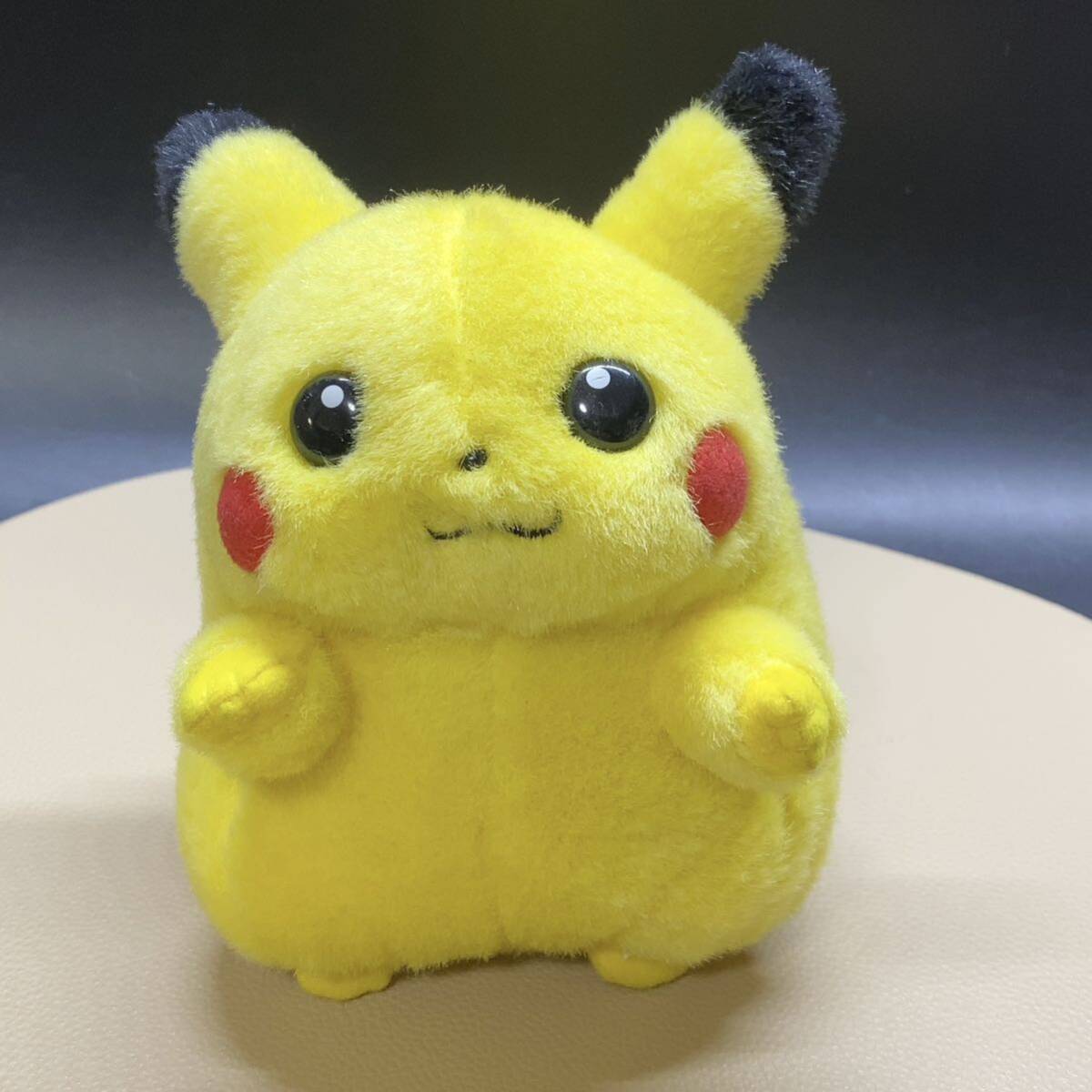 お腹を押すと鳴く TOMY ピカチュウ ぬいぐるみ 初期