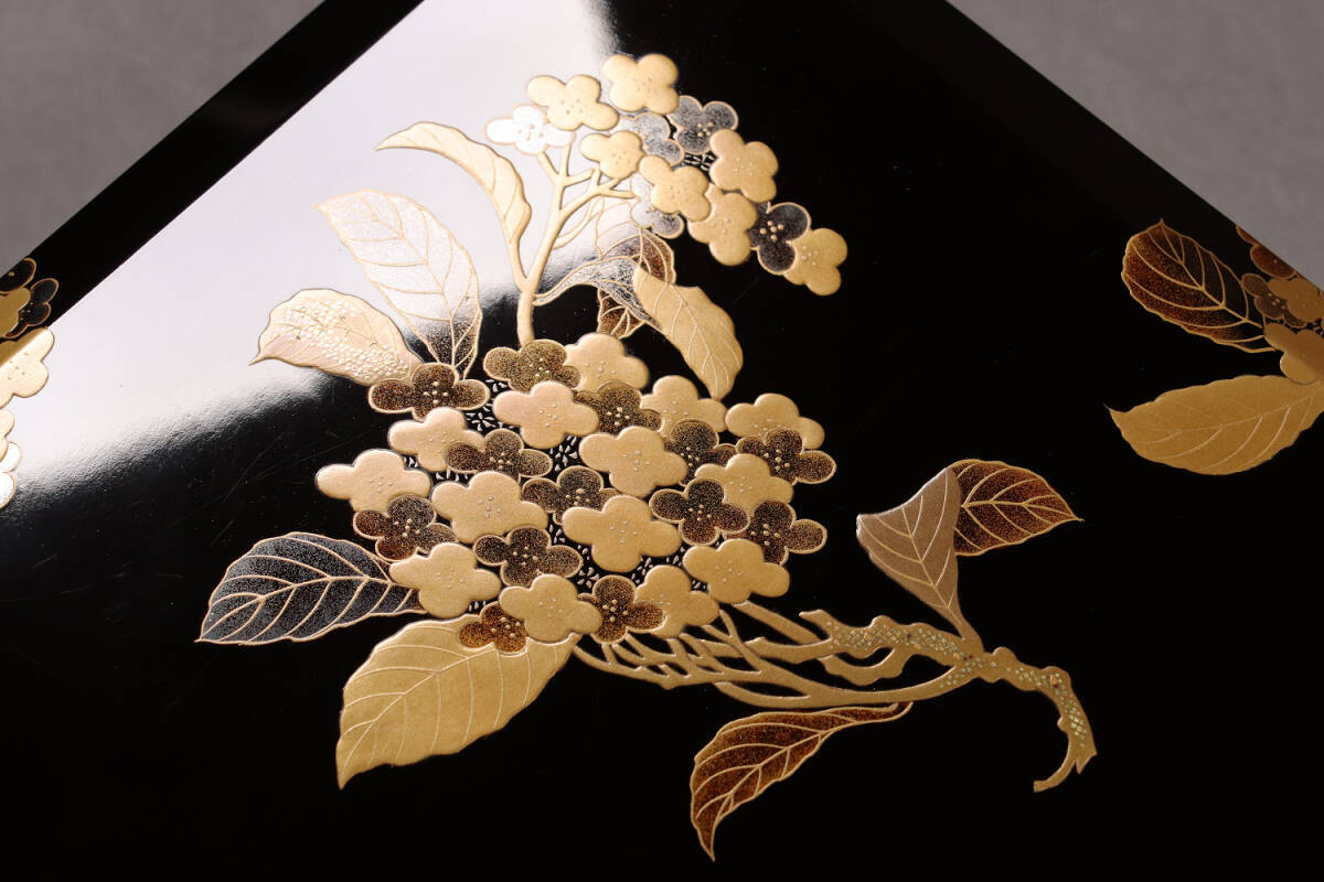 M666/ 時代木製漆器 美しい紫陽花金蒔絵 黒塗梨子地 饅頭箱 木箱入 切