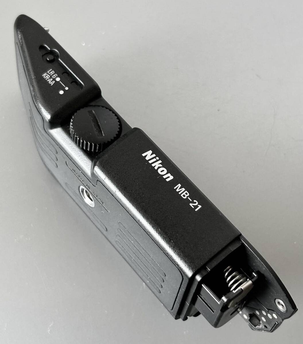 Nikon MB-21バッテリーグリップ Nikon ニコン MB-21 バッテリー
