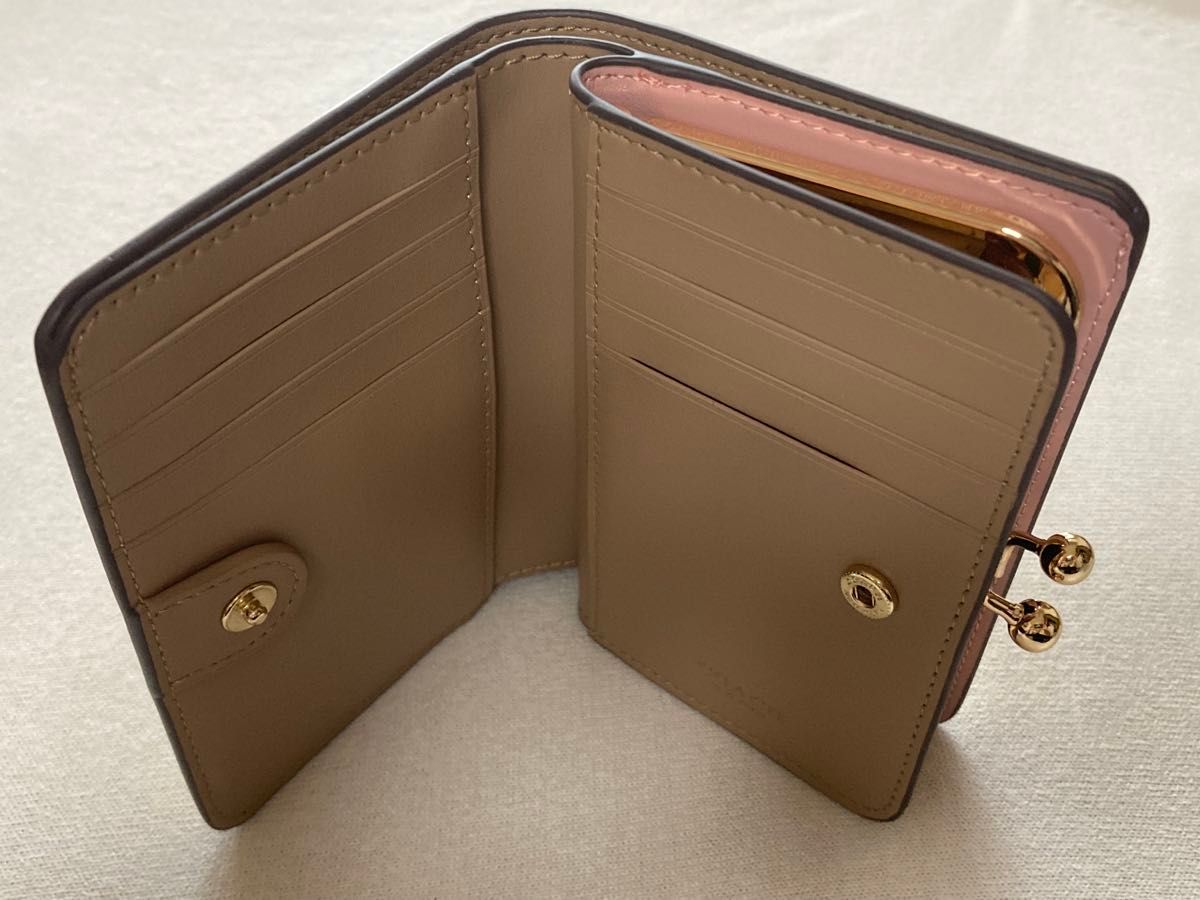新品 COACH コーチ 二つ折り財布 花柄 フラワー がま口 キスロック