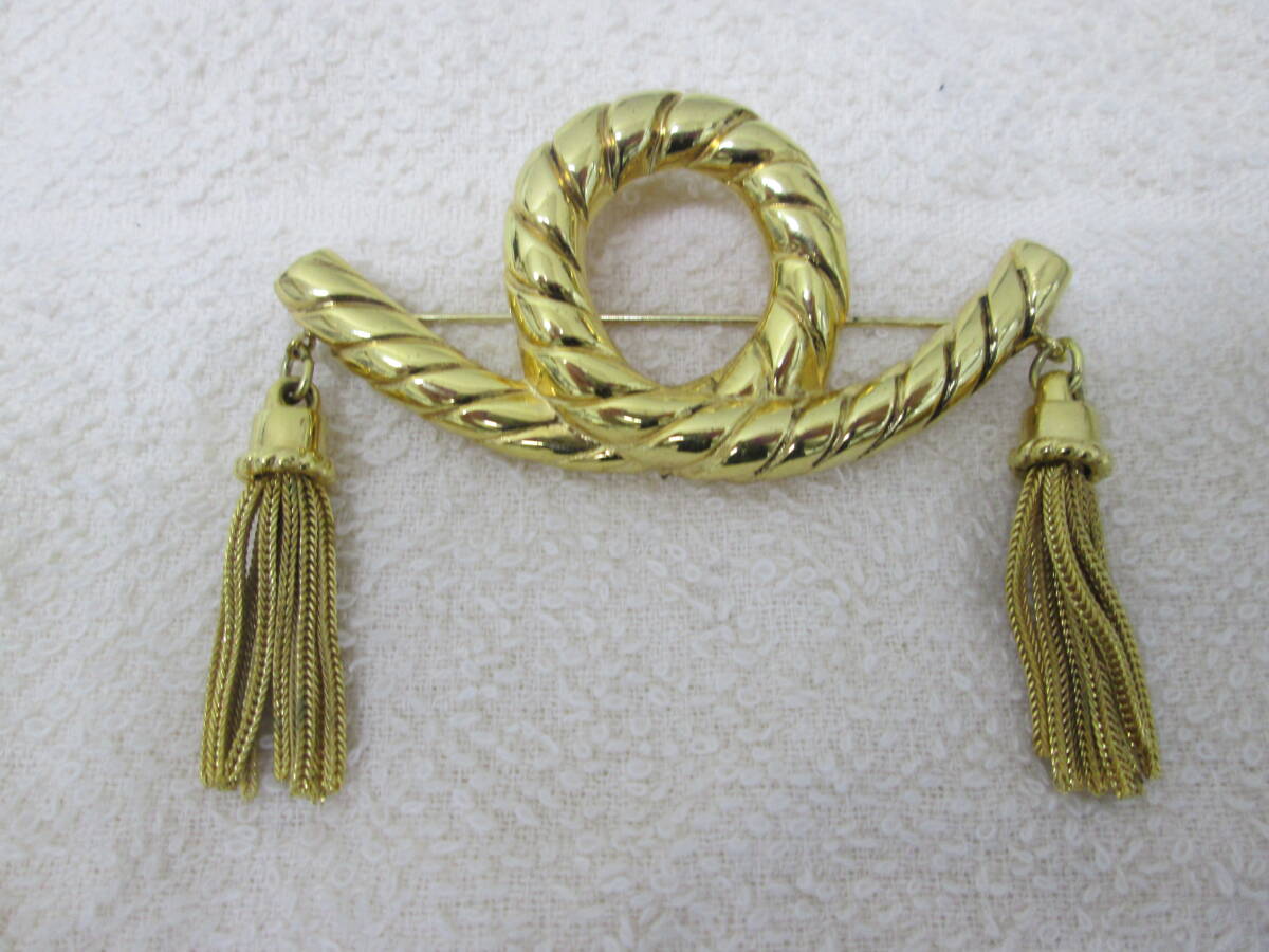 23)☆カールラガーフェルド KARL LAGERFELD ブローチ ゴールドカラー