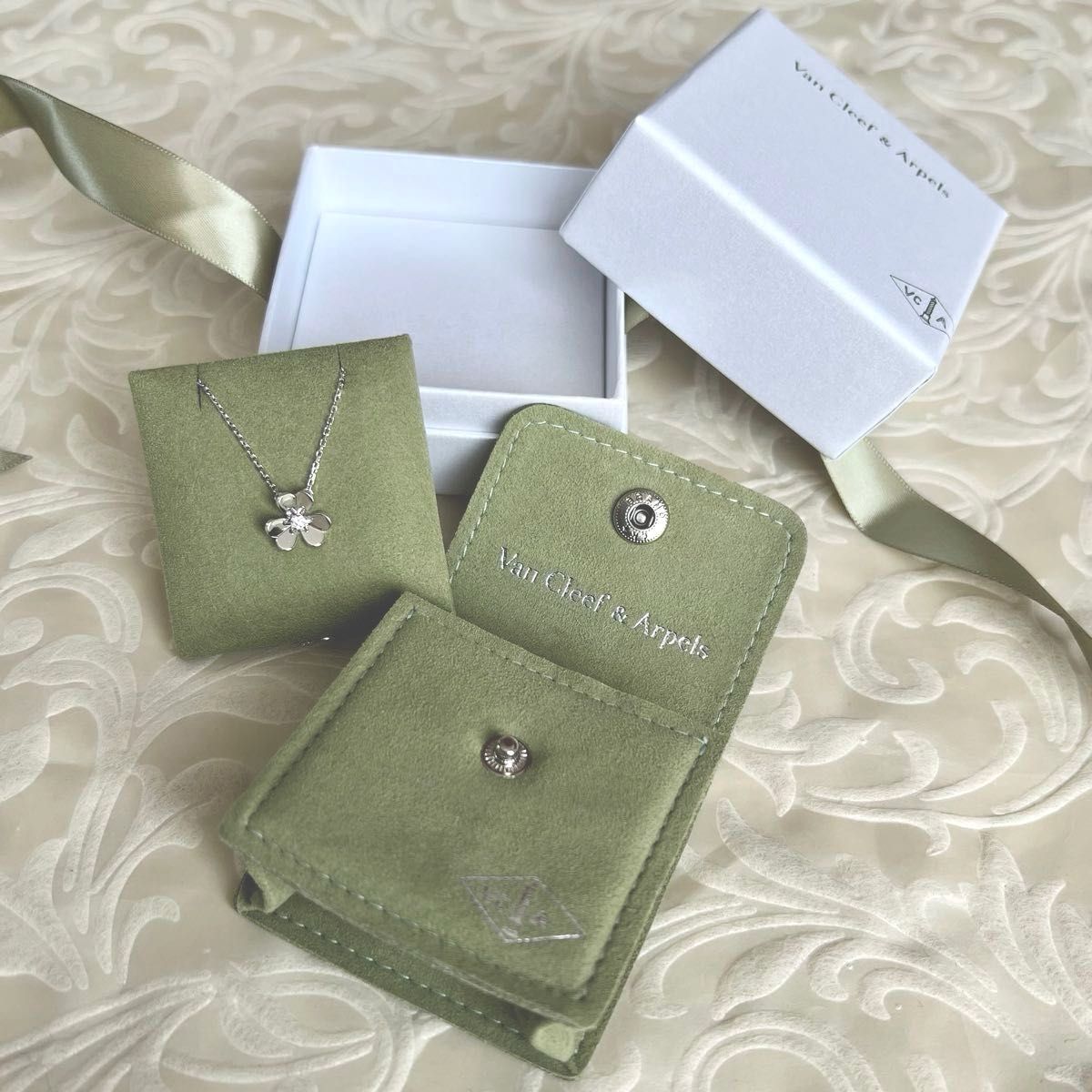 Van Cleef & Arpels ヴァンクリーフ&アーペル ケース 箱 ネックレス