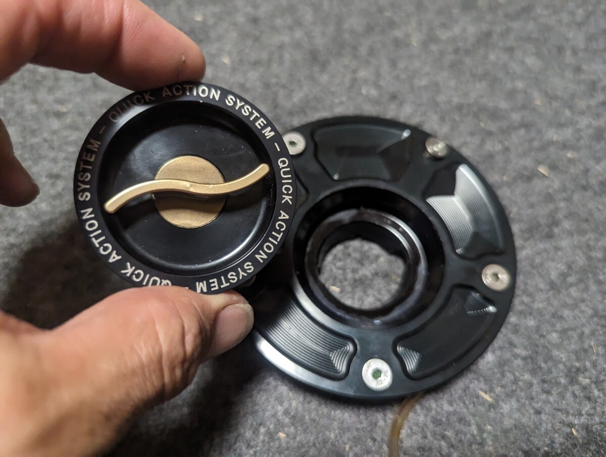 アコサット CNCタンクキャップ Z900RS ninja1000sx ninja1000 ZRX1200