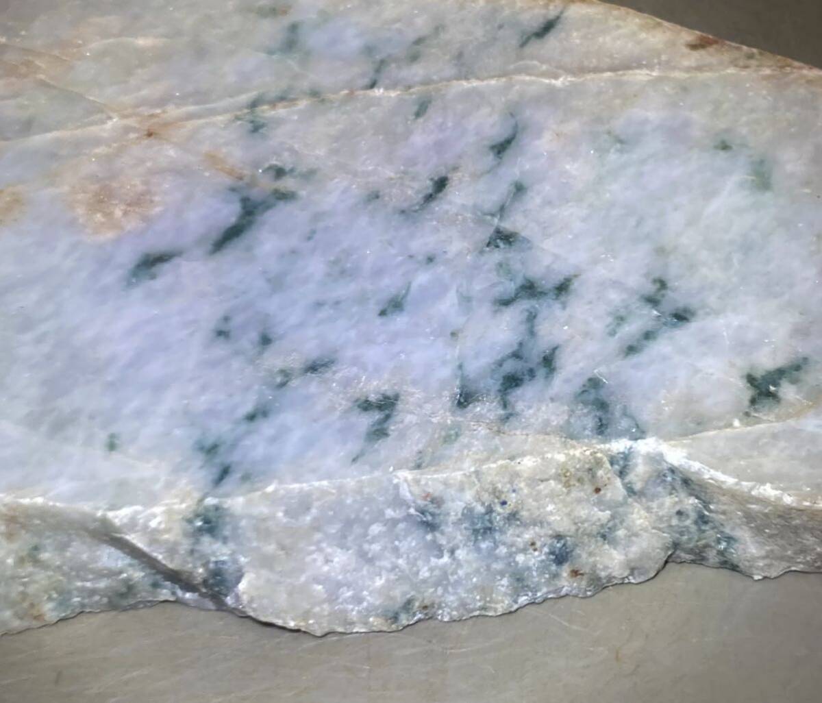 高品質天然本翡翠 ミャンマー産巨石天然本翡翠1441gスライスド内一面のみ