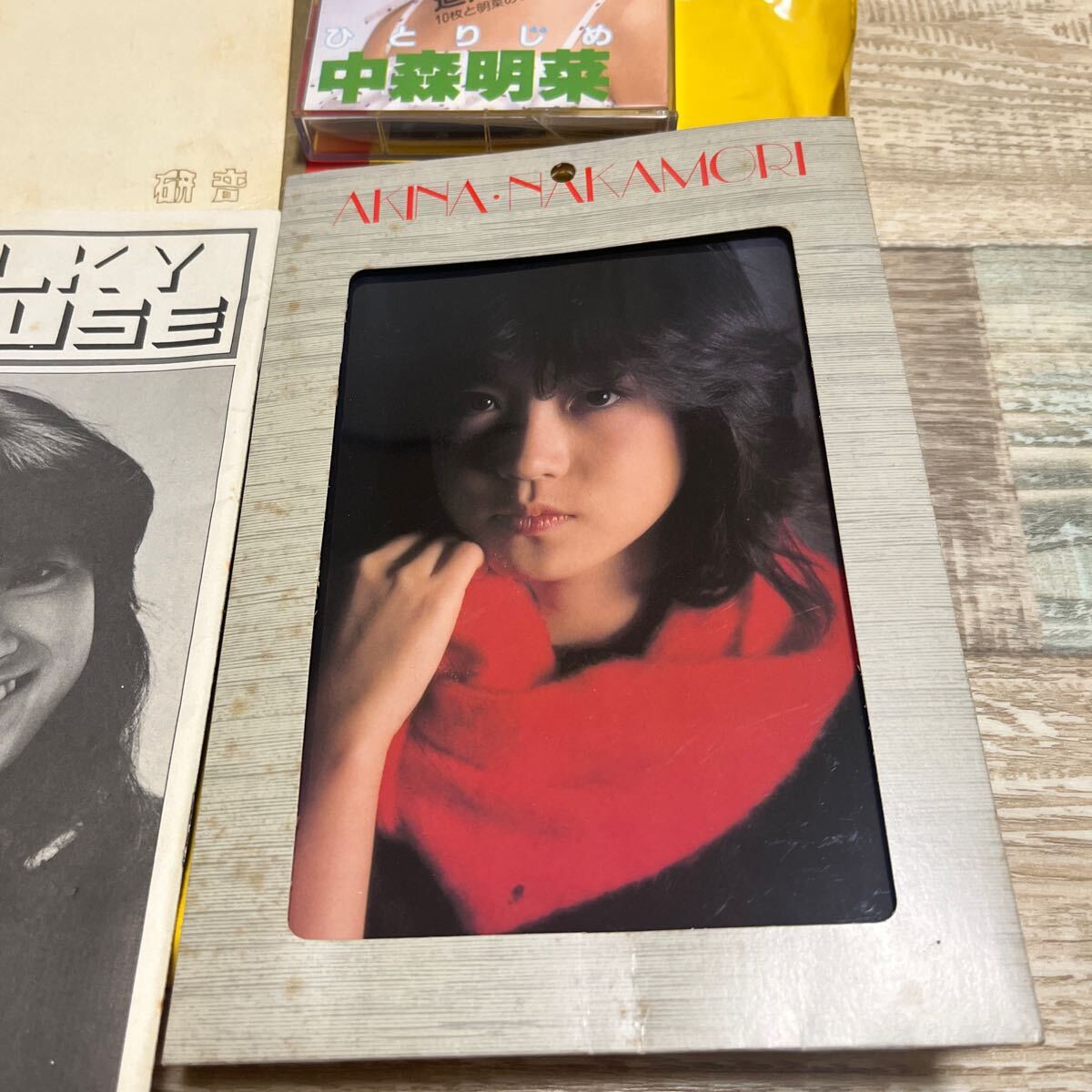 Yahoo!オークション - 送料無料 中森明菜 直筆サイン色紙 研音 FC会報