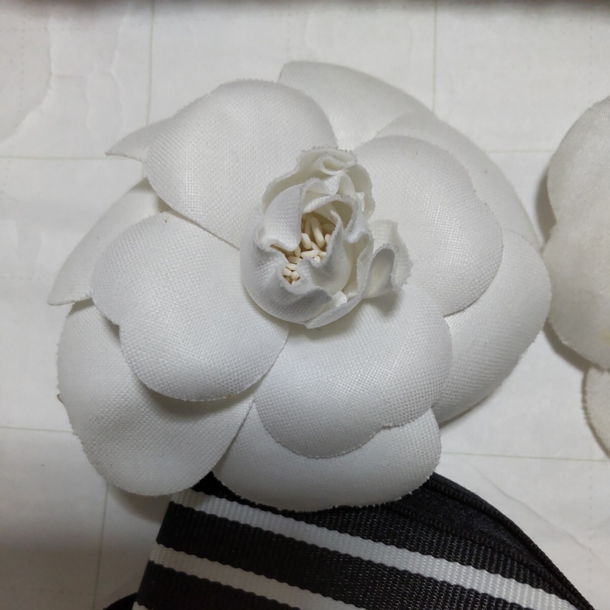 CHANELカメリアリボンブローチシャネル