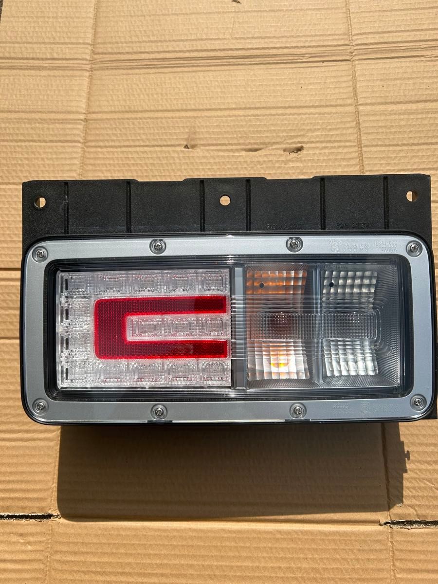 陸送時のみの使用 日野純正 新型プロフィア テールランプ 日野