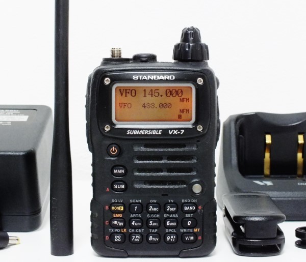 VX-7 トリプルバンド トランシーバー STANDARD VX-7 トリプルバンド