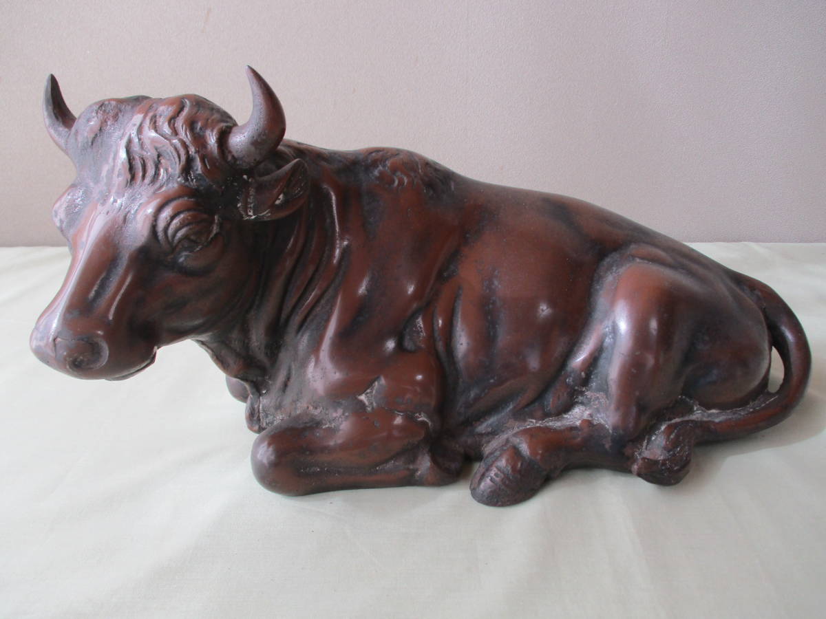 牛の置物(鉄製)【座牛・天神様の御神牛】：□縁起物・撫で牛・