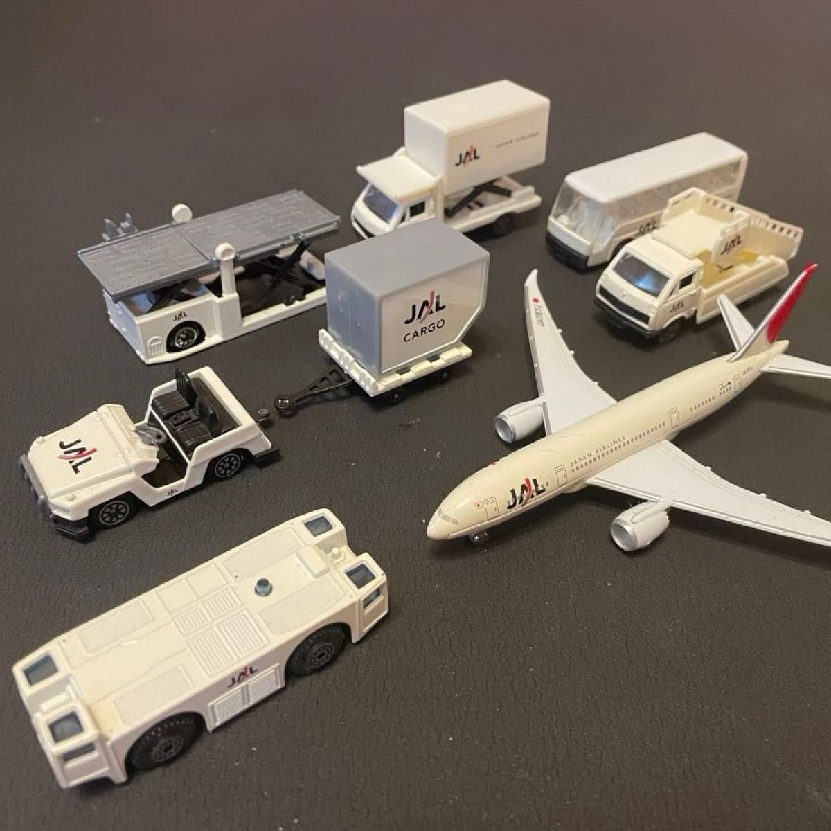 ダイキャスト ちびっ子空港セット ANA & JAL（旧塗装）ボーイング787