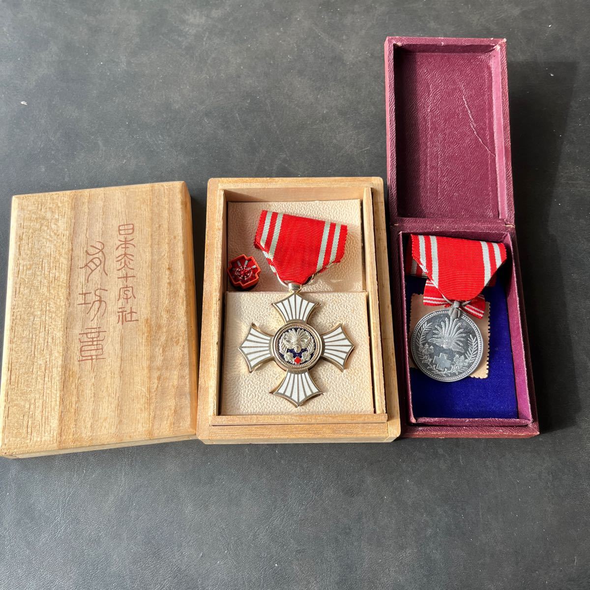 専用‼️】日本赤十字社 銀色有功章 明治21年 その他セット Amazon.co.jp: