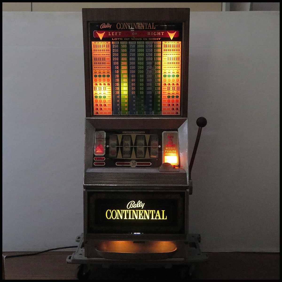 初代Continental スロットマシン 初代Continental スロットマシン