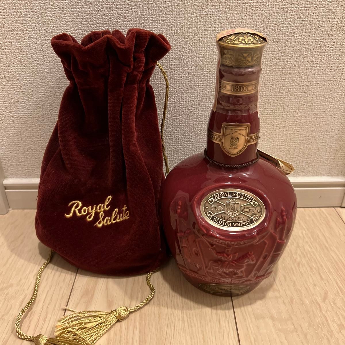 ロイヤルサルート ROYAL SALUTE 21年 ウイスキー 陶器ボトル 赤 古酒