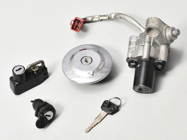 YAMAHAドラッグスター400 VH01J純正タンク鍵付き