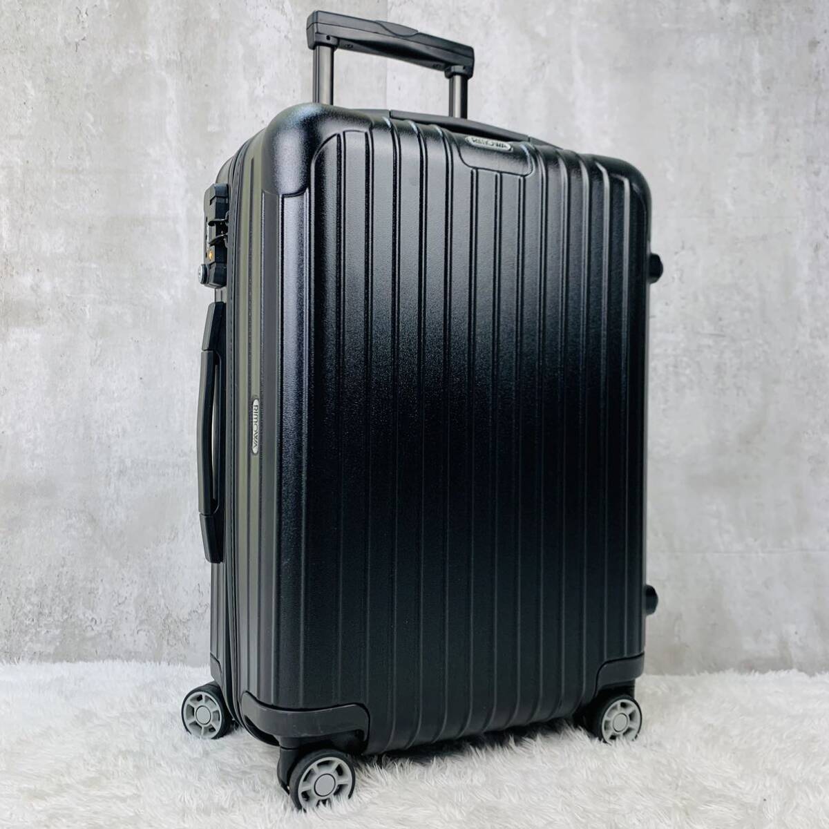 リモワサルサブラック32L 4輪キャビン機内持ち込み