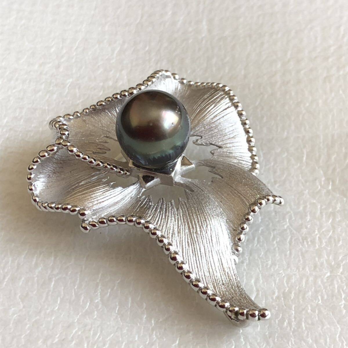 黒蝶ケシ真珠 マルチリーフデザイン クロチョウ ブローチ、ペンダント