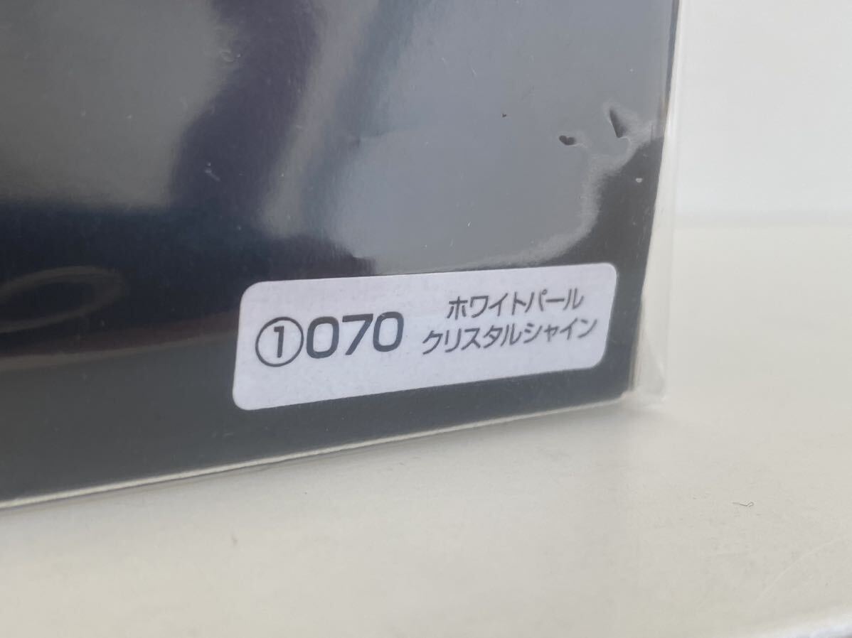 送料込み トヨタ ハリアーミニカー 1/30 ホワイトパールクリスタル