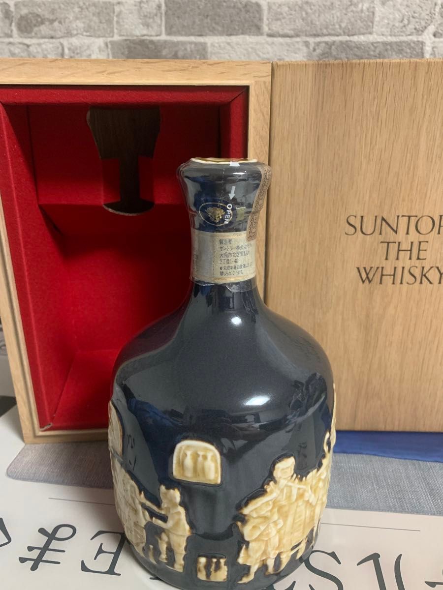 サントリーTHE WISKY 未開栓 陶器ボトル 750ml