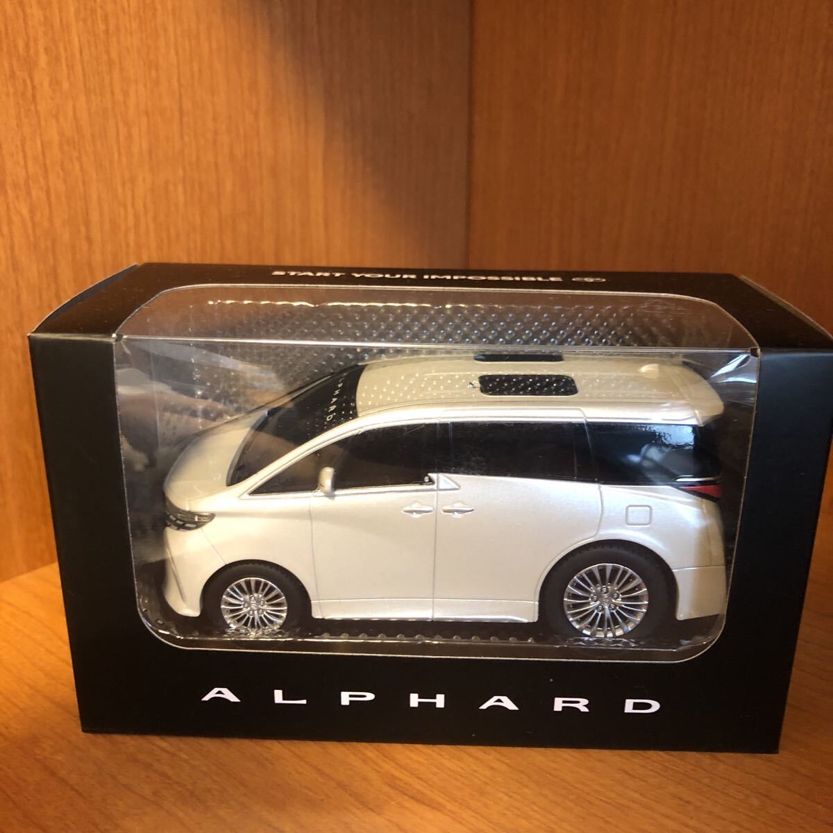 新品未開封】アルファード 1/30ミニカー ホワイトパールマイカ【非売品
