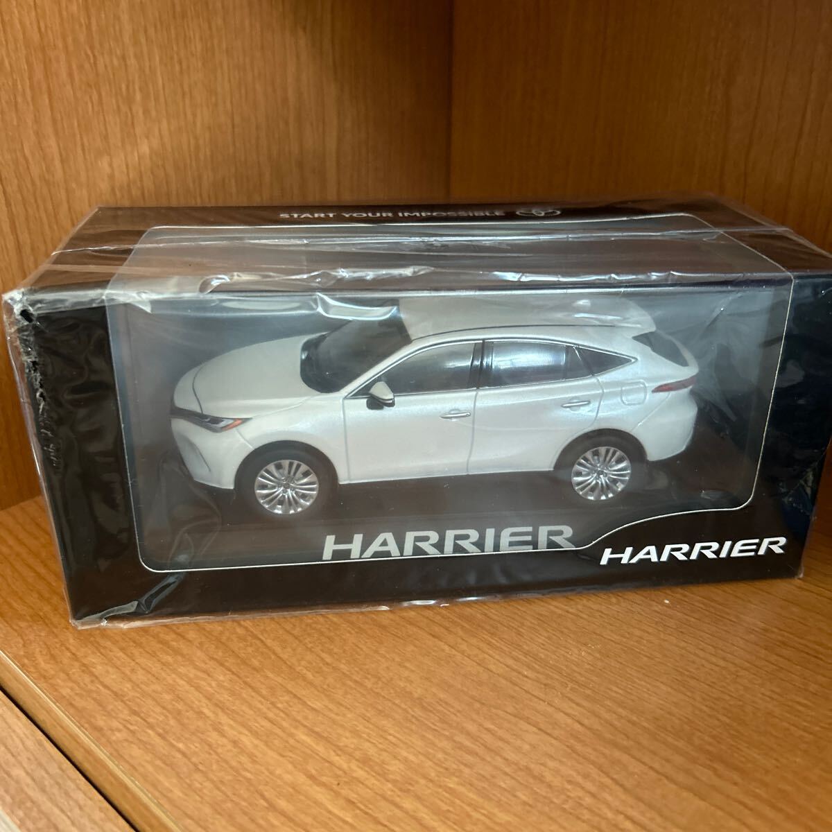トヨタ ミニカー ホワイトパールクリスタルシャイン 070 ハリアー