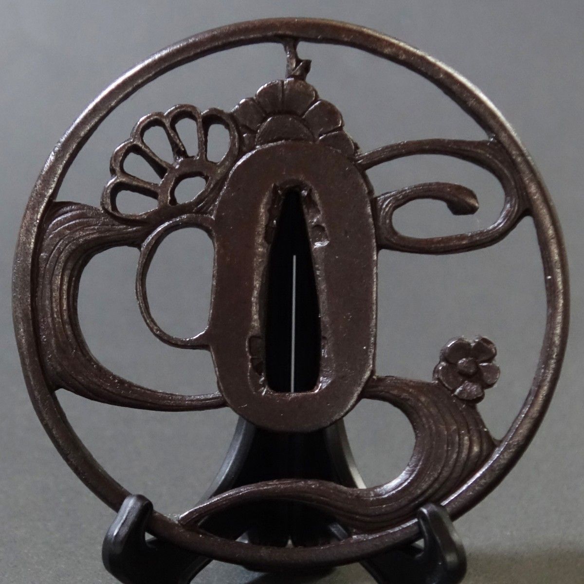 武具 刀装具 刀鍔 透かし鍔 鉄地 時代物 骨董 鍔 鐔 鉄地 刀