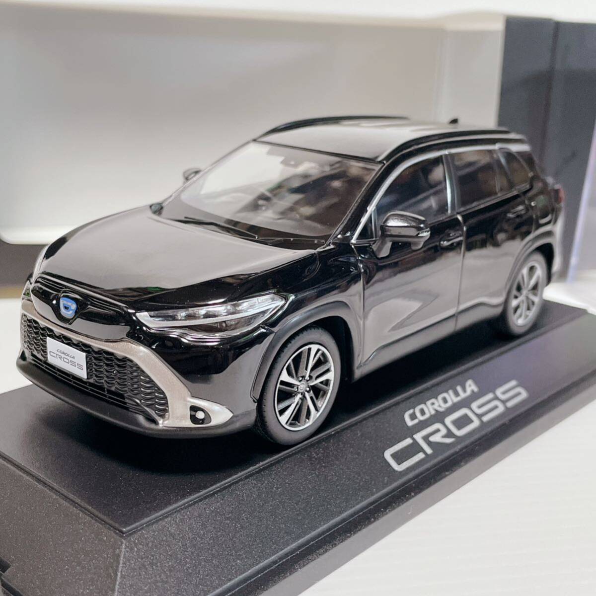 新品・未開封】 カローラクロス ミニカー カラーサンプル ブラック