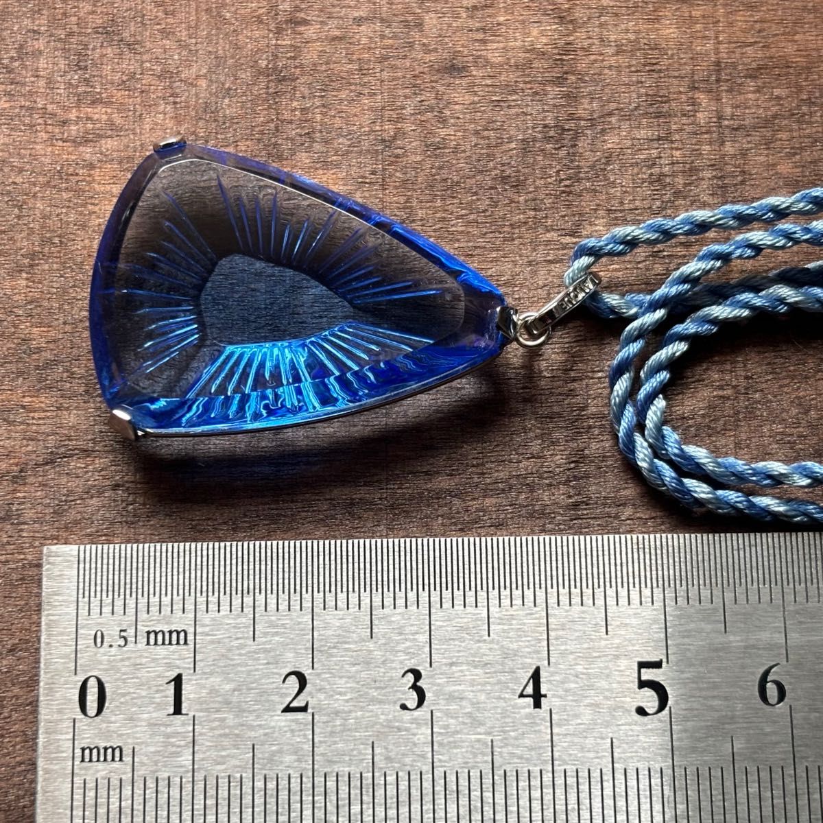 LALIQUE サファイアブルー ラディアルカービングペンダント ルネ