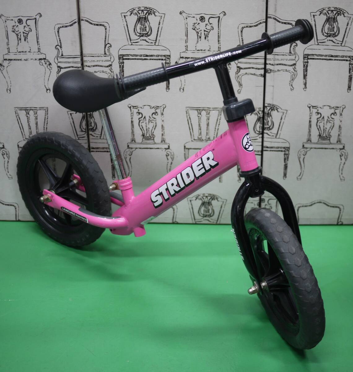 日曜限定STRIDERストライダースポーツピンクキックバイク キッズ 12