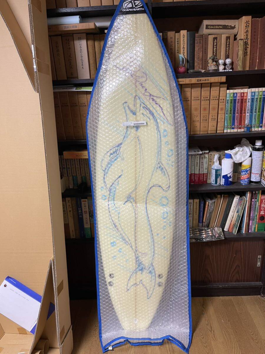 ラッセン直筆サーフボード