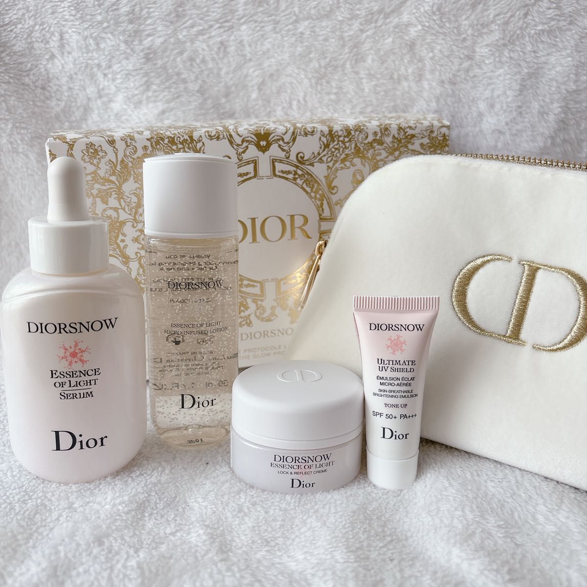 ☆ Diorスノーエッセンスホリデーコフレ☆