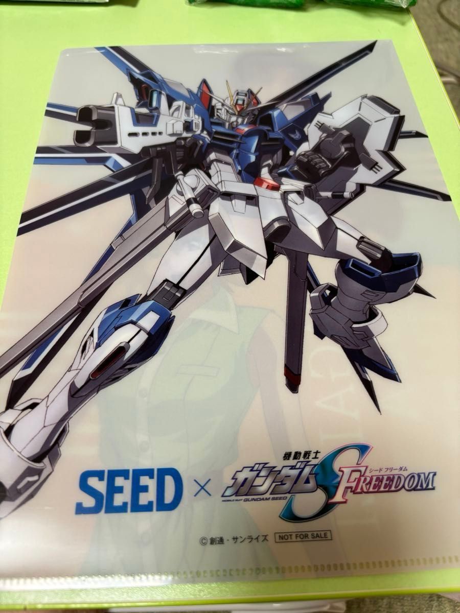 ガンダムSEEDとSEEDコラボ限定クリアファイル Yahoo!オークション - 2
